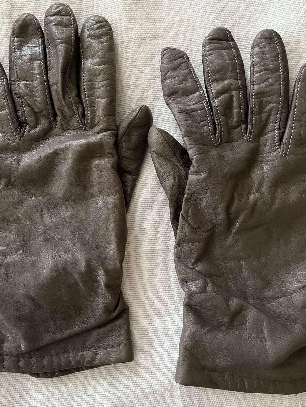Women's Finale Vintage Italian Leather Gloves with Cashmere Lining *dead stock*